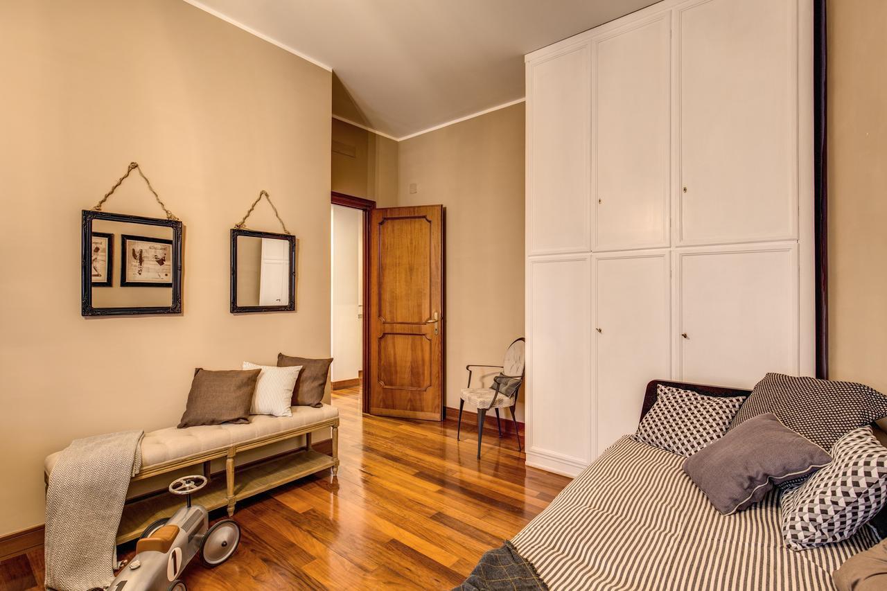 Spanish Steps Miracle Suite Рим Екстер'єр фото