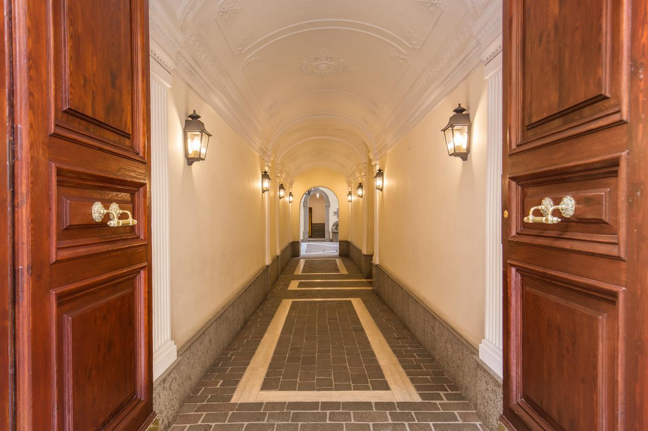 Spanish Steps Miracle Suite Рим Екстер'єр фото